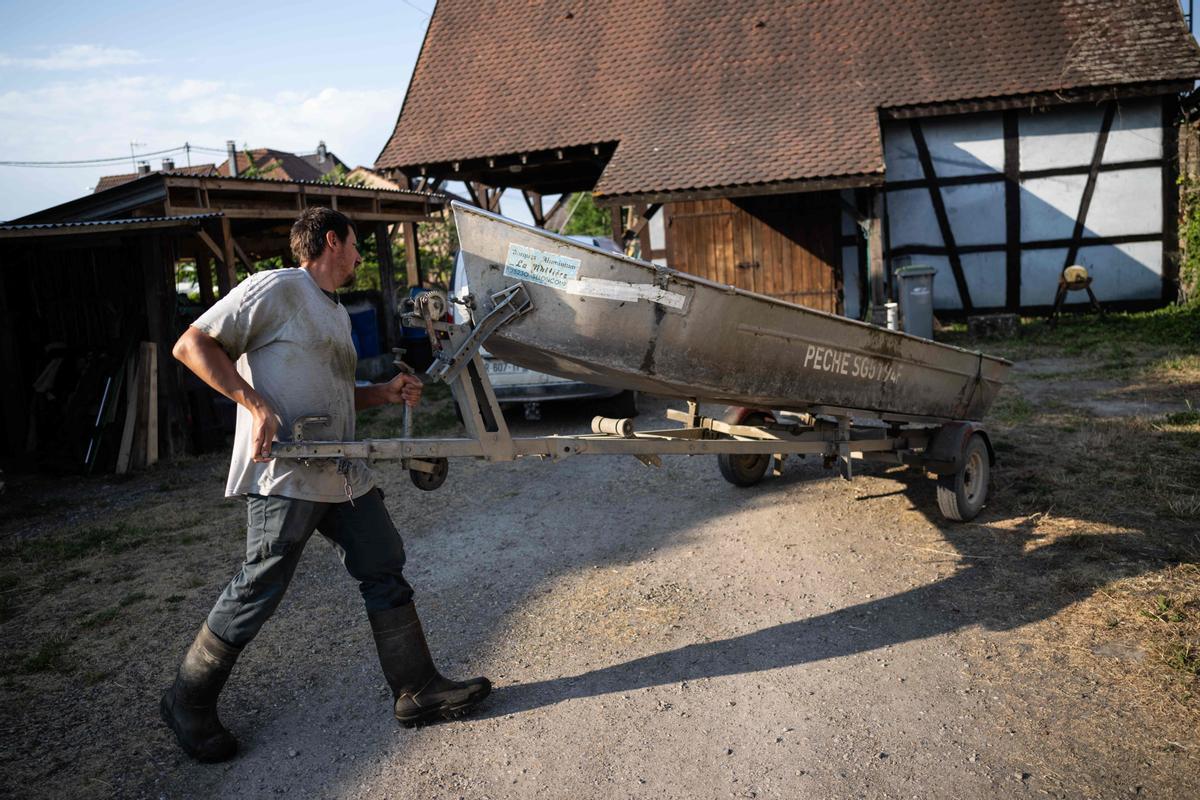 Jeremy Fuchs, el único pescador profesional del río Rin