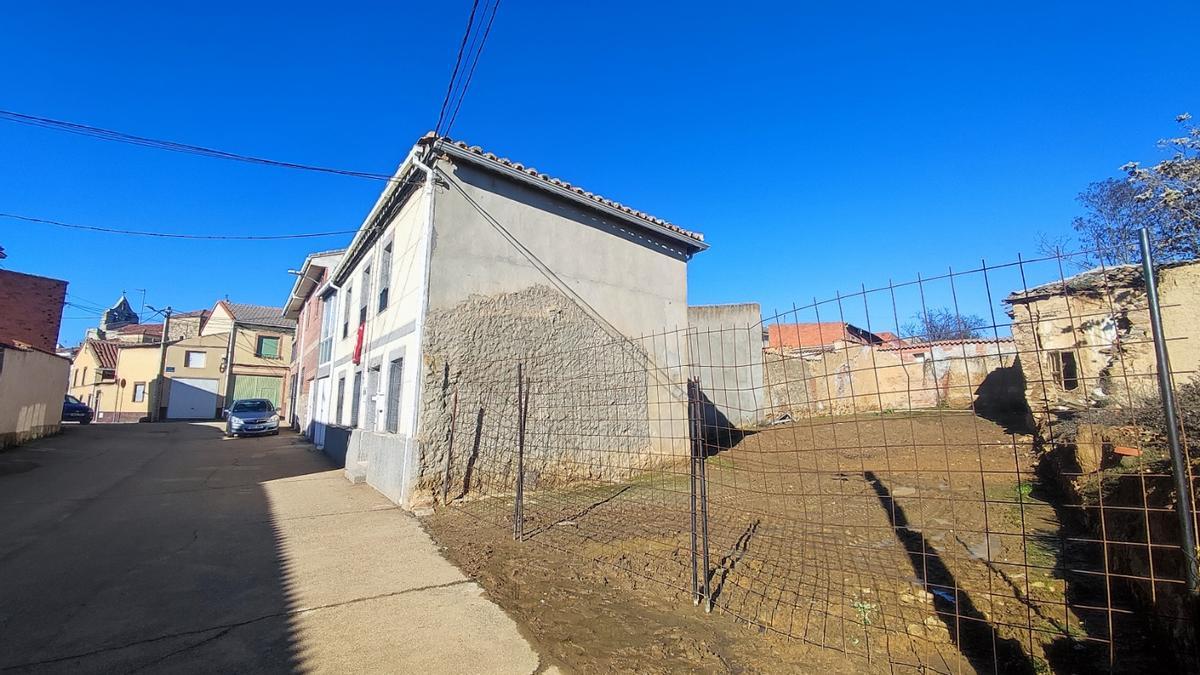 El número 51 de la calle Mayor de Colinas de Trasmonte, donde se ha ejecutado el derribo.