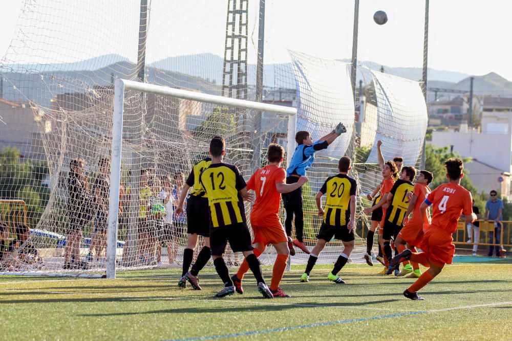 El equipo cadete del Idella CF ha llevado al fútbol eldense a la élite de la competición Autonómica por segunda vez en la historia