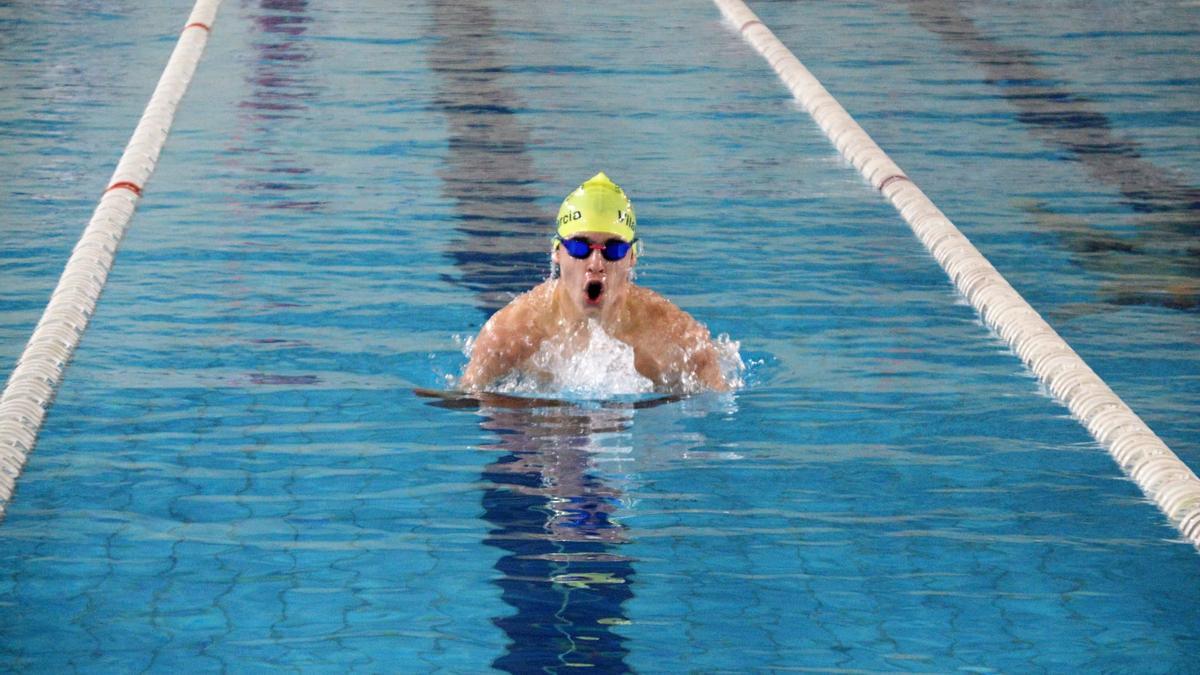 La piscina de Vilagarcía acoge la primera competición oficial de su historia con la Liga Gallega de salvamento