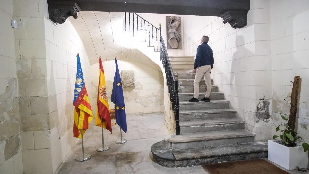 Problemas en forjados y muros de carga, humedades e instalaciones: un informe fija en cuatro millones de euros el coste de rehabilitar el Palacio del Marqués de Rafal en Orihuela