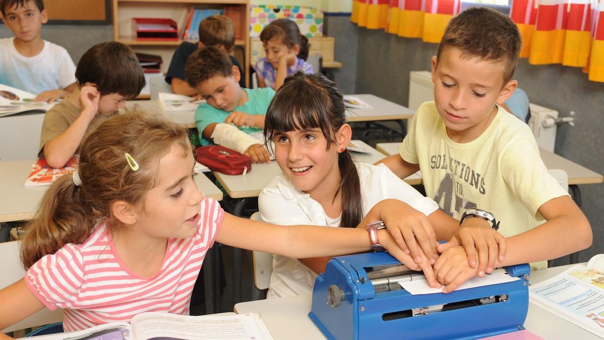 Vuelta al cole: la ONCE apoya a 251 estudiantes ciegos en Canarias en su regreso a las aulas.