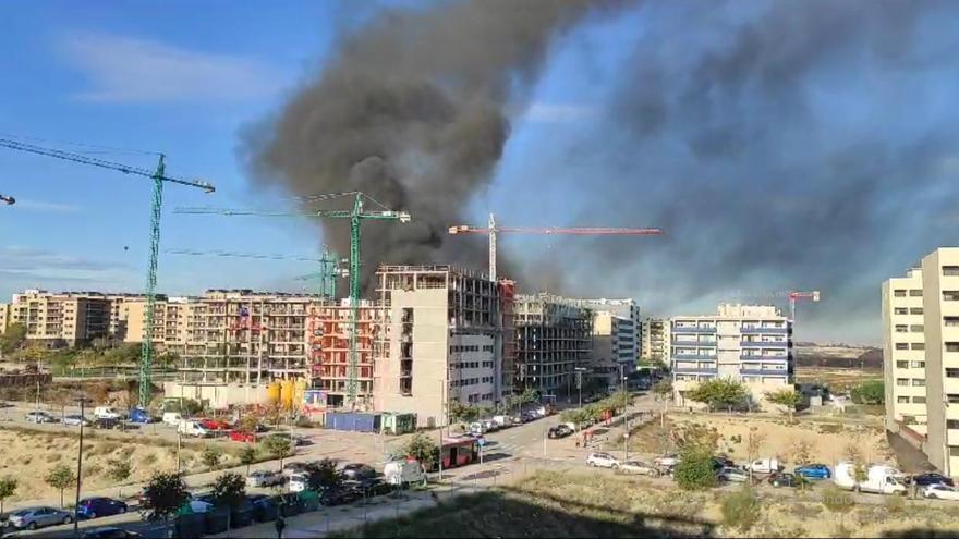 Aparatoso incendio en una vivienda en construcción en Arcosur