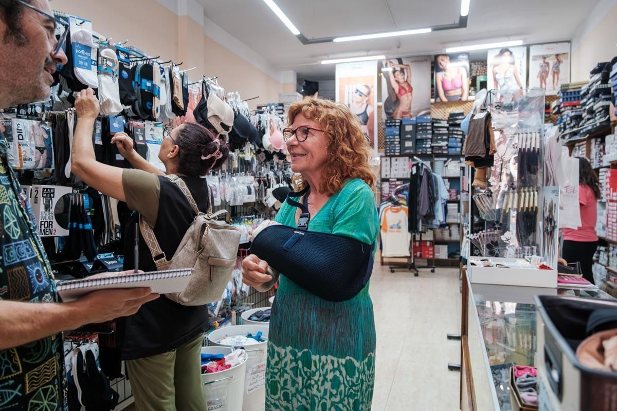 Las imágenes del cierre de la lencería Conytel de Ibiza