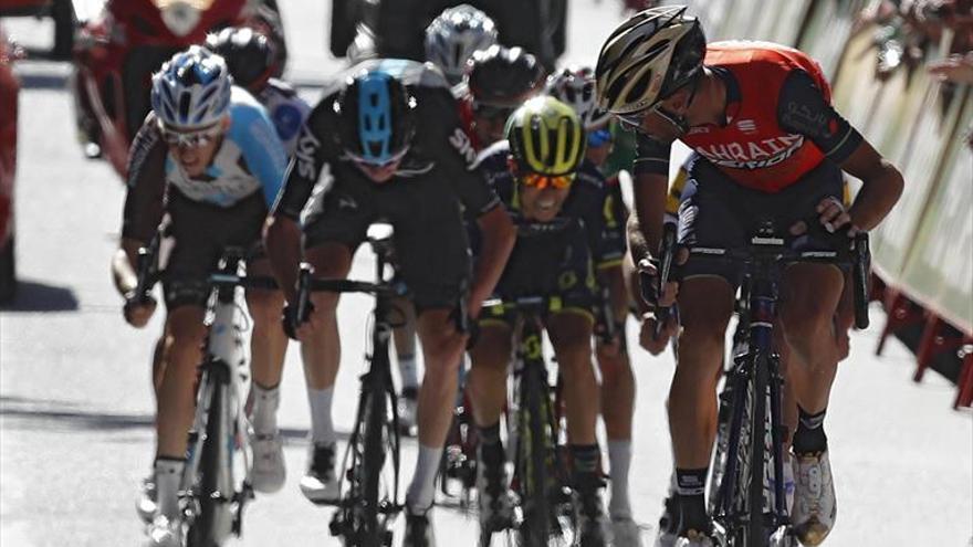 Froome ya es líder ante el drama de Contador
