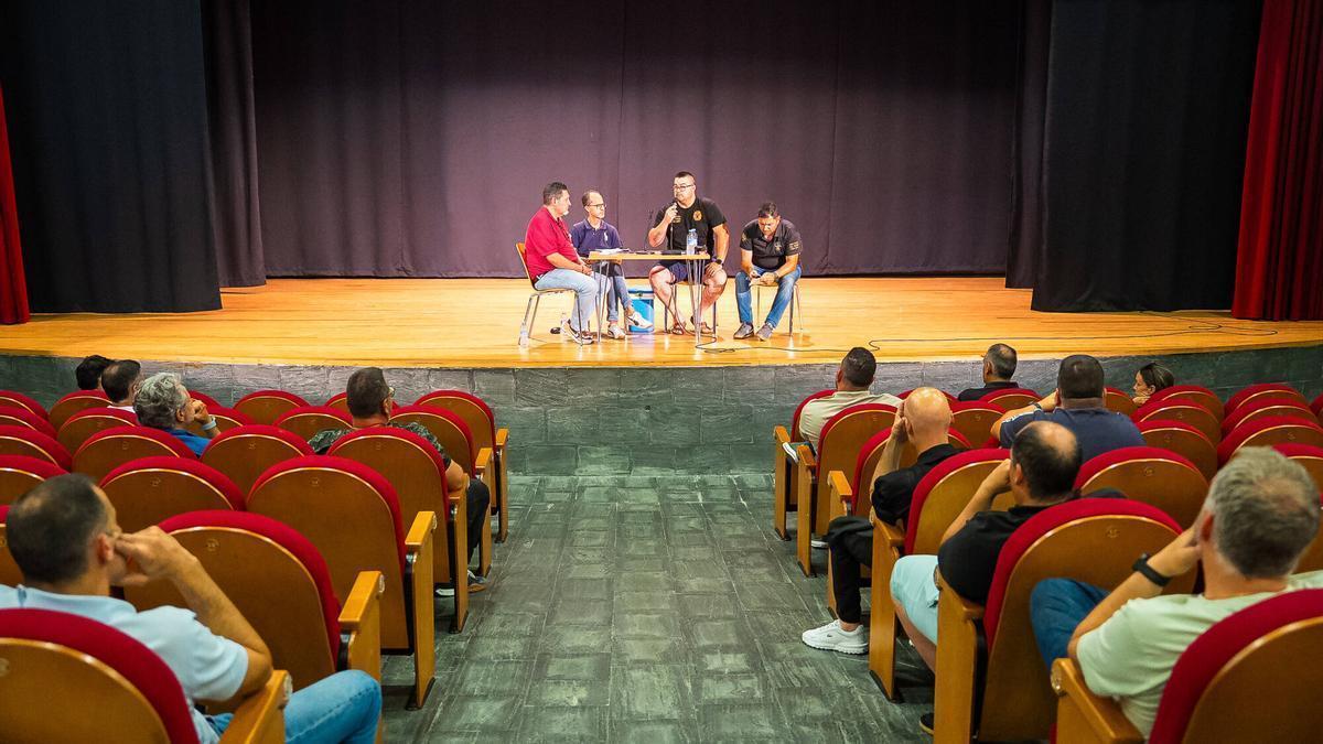Asamblea sectorial del sector del taxi en Vigo.