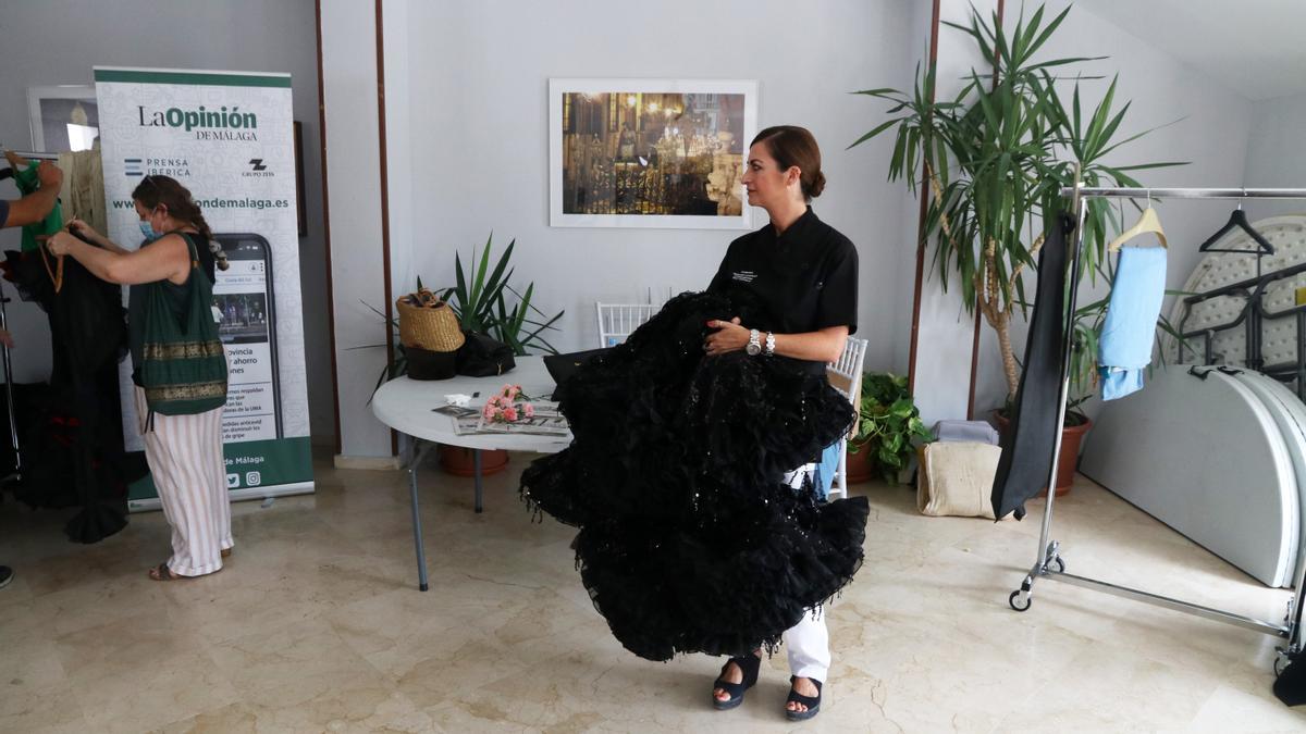 Preparativos de la exposición 'Héroes con volantes' de moda flamenca de Málaga de Moda