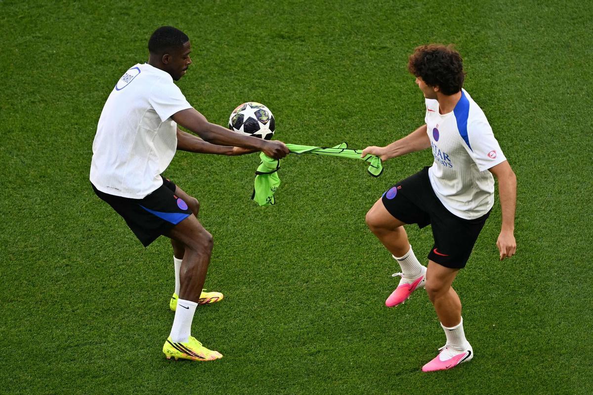 Ousmane Dembélé y João Neves, en el entrenamiento del PSG.