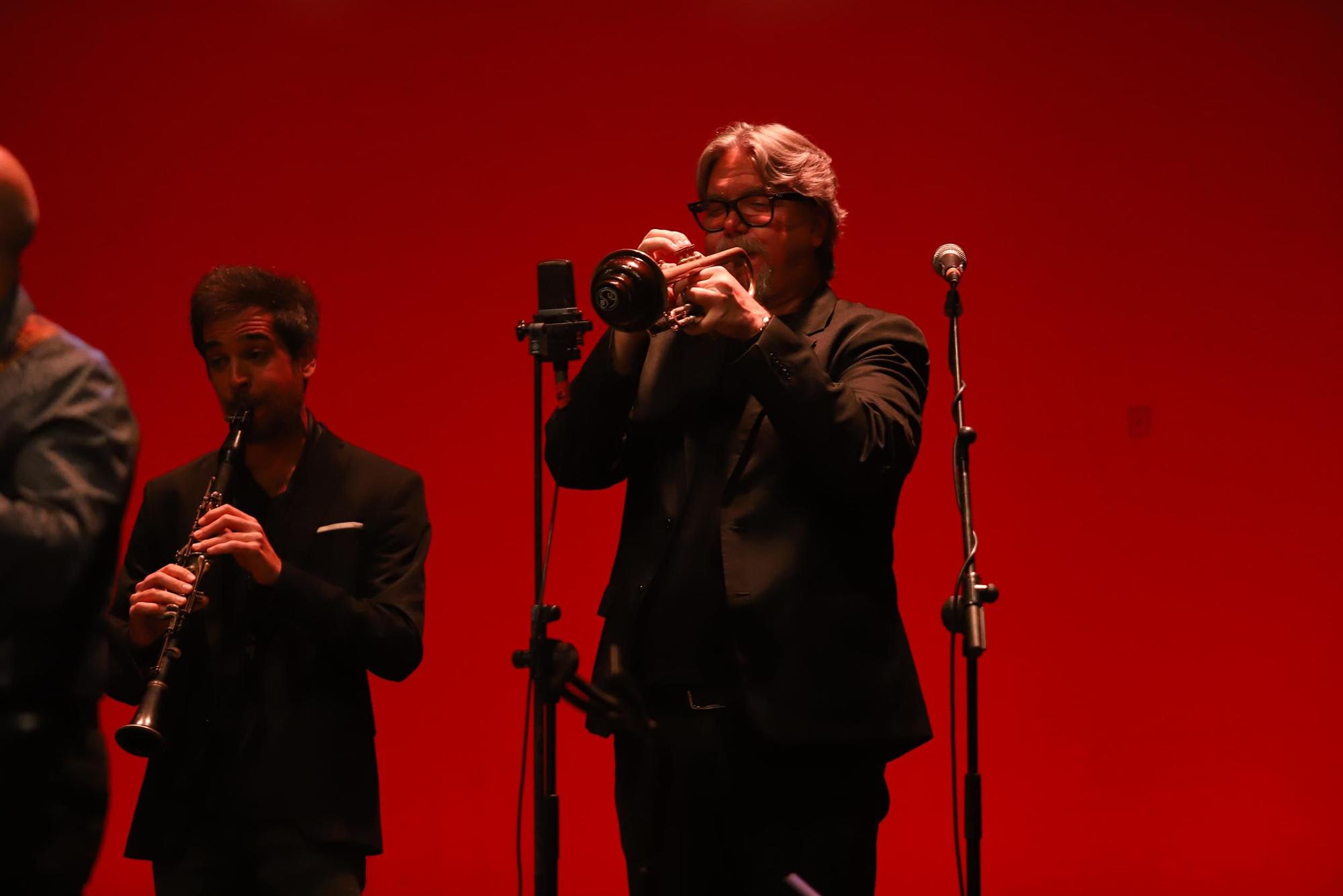 Juan Perro derrocha "Libertad" y emociones en el Gran Teatro de Córdoba