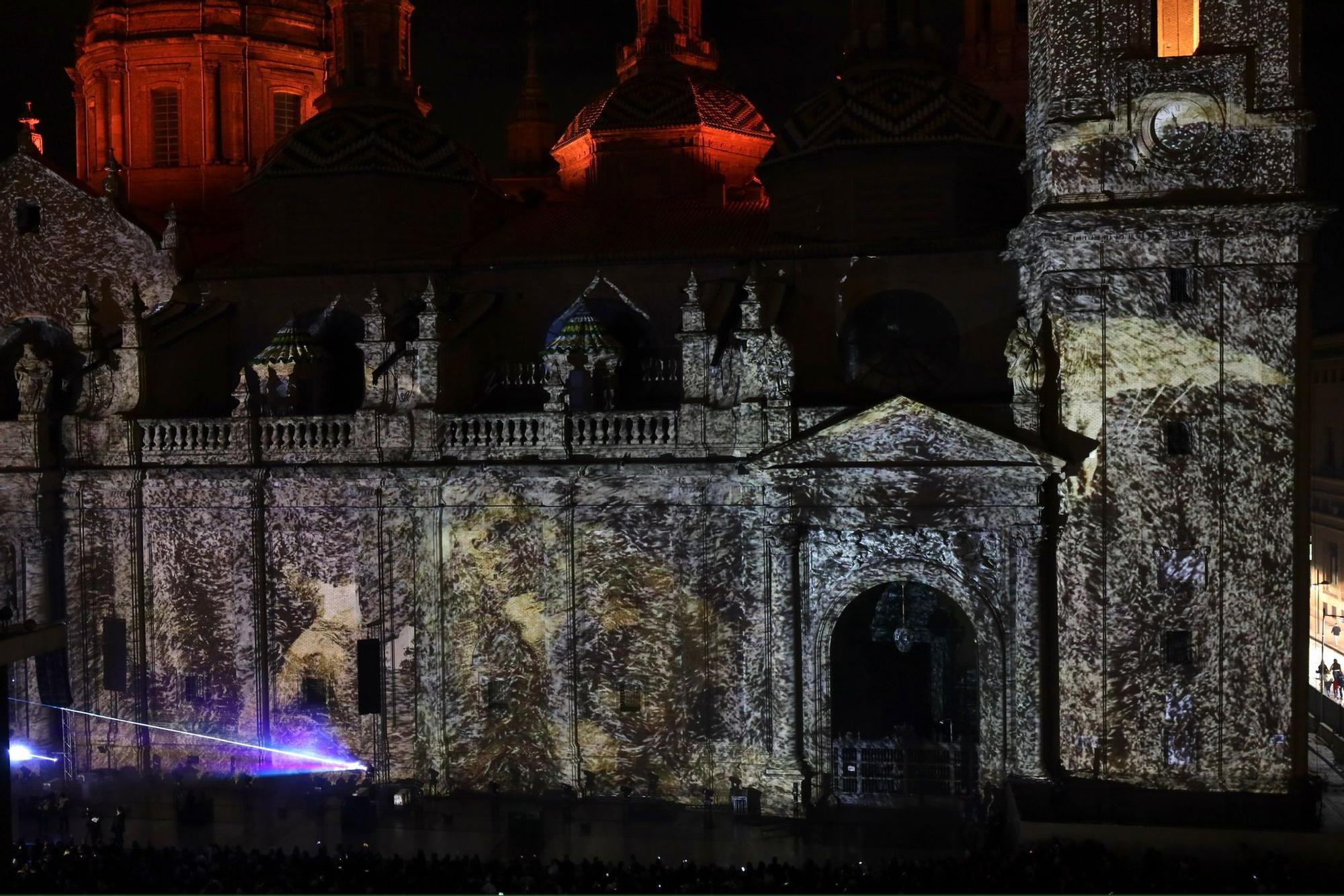 En imágenes | El 'Monumental Tour' llena la Plaza del Pilar de Zaragoza con su espectáculo único