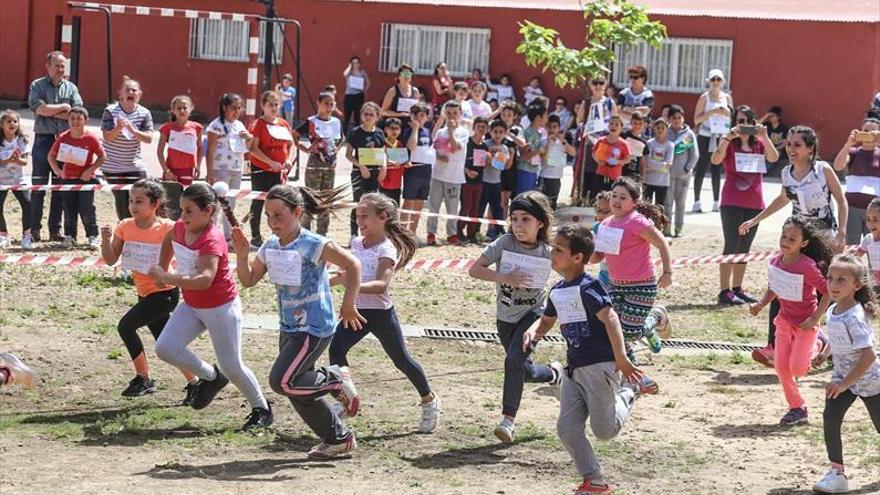 El colegio Cerro de Reyes corre a favor del Banco de Alimentos