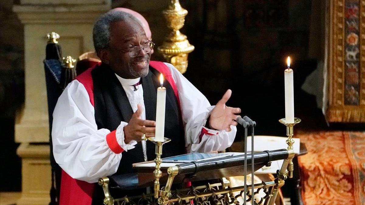 El obispo norteamericano Michael Curry, dirigiéndose a los novios.