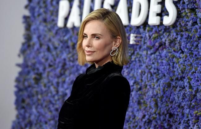 Charlize Theron, gótica