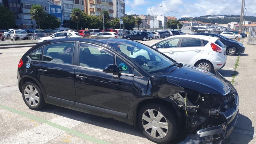 Denunciado un conductor kamikaze que se empotró contra una terraza en Ribeira en una persecución policial
