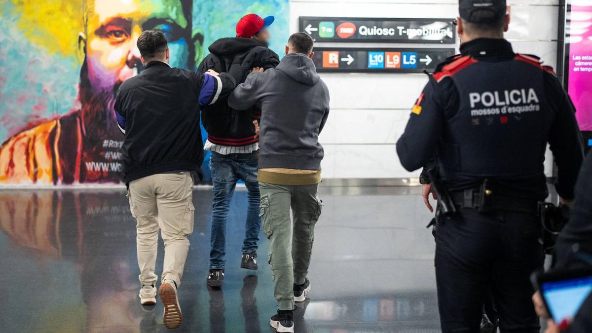 Los 12 delincuentes con más arrestos en Catalunya son ladrones y suman 307 detenciones en seis meses