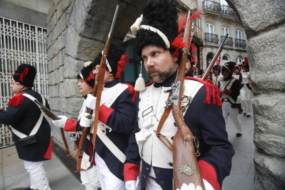 La representación de la expulsión de las tropas invasoras francesas congrega en el casco histórico a miles de personas para disfrutar del broche de oro a un fin de semana de fiesta.