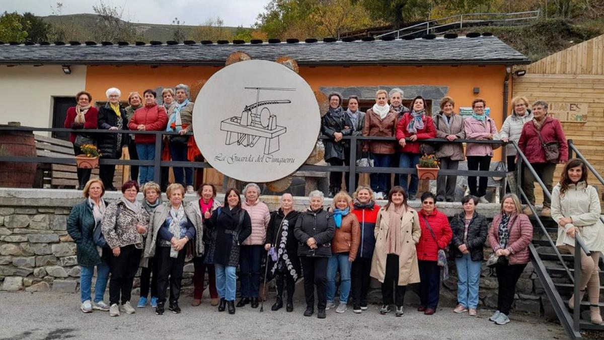 Las mujeres de Carreño, de visita en Degaña | R. S. A.