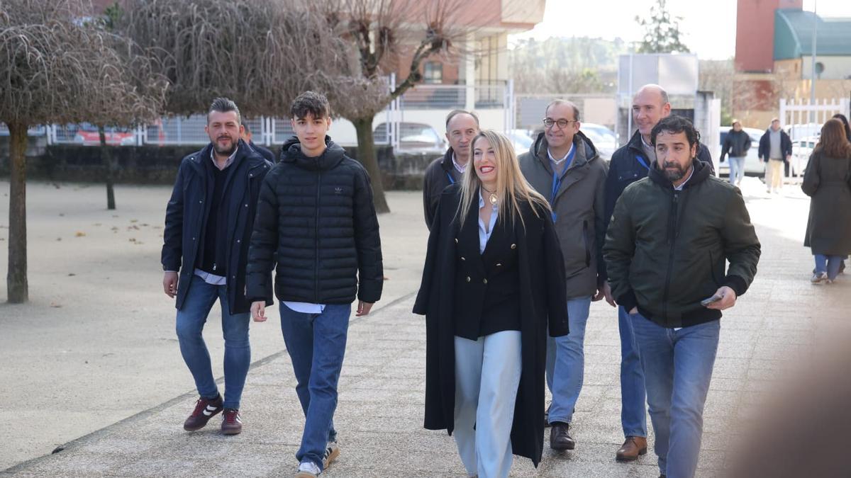 Llegada de María Guardiola a su colegio electoral en Cáceres.