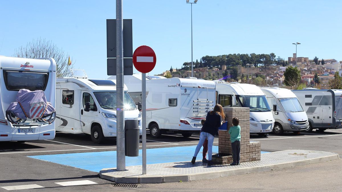 Zona de autocaravanas en el parque del Guadiana.