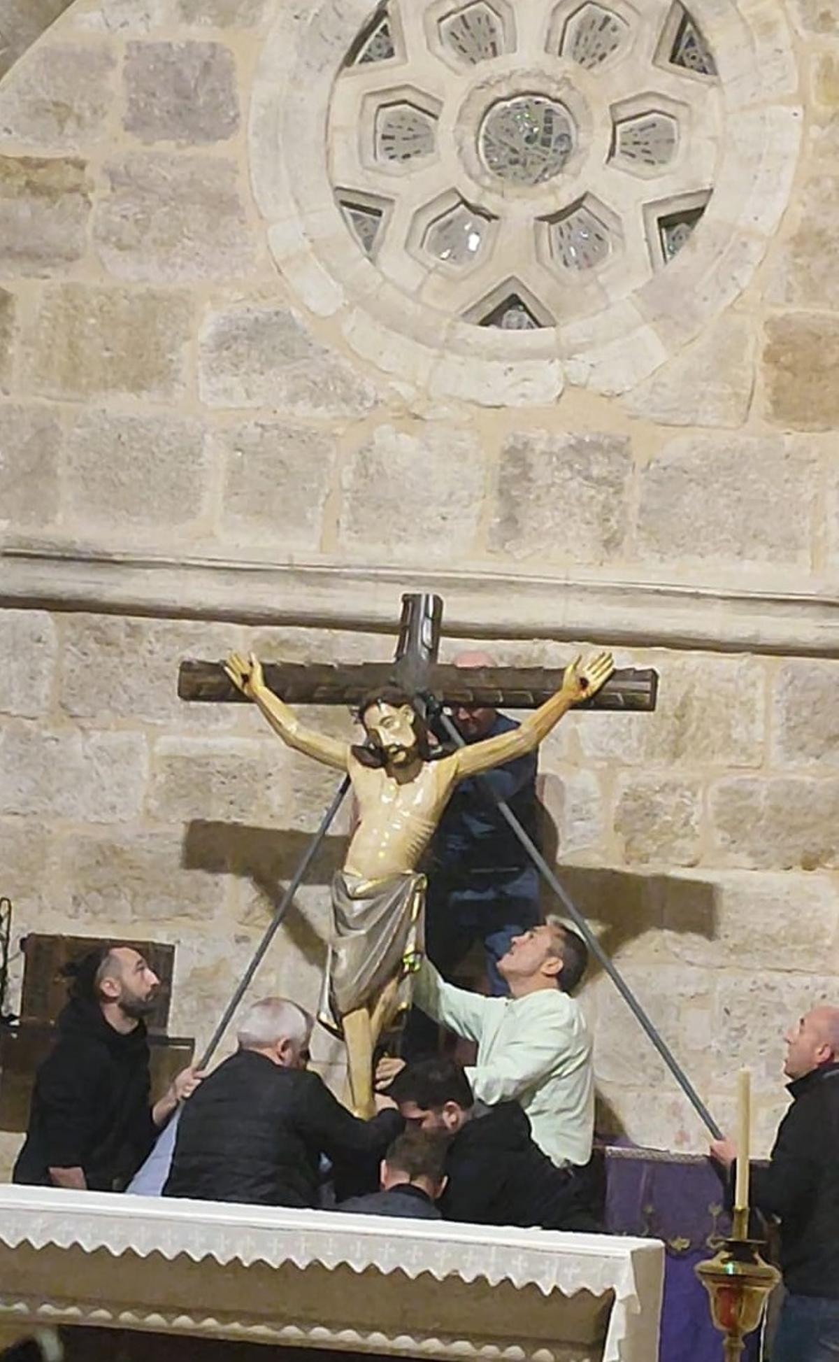 Descendimiento del Santísimo Cristo del Espíritu Santo.