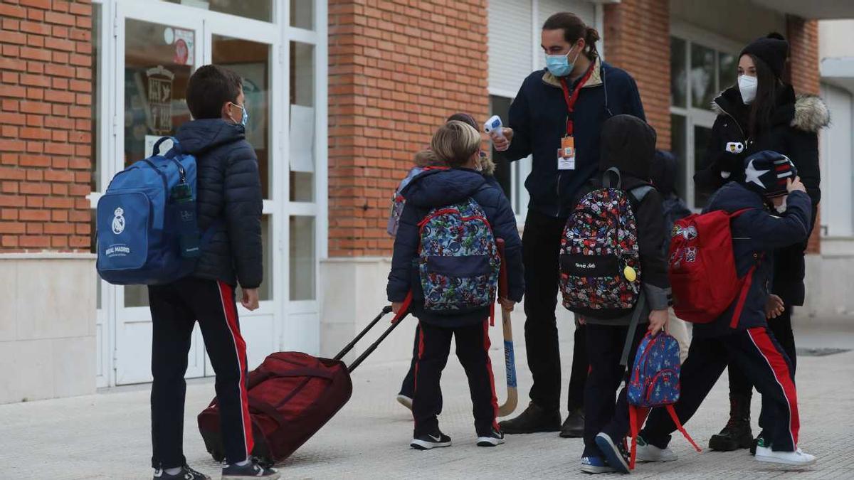 La tornada a l'escola es reprèn amb la baixa d'uns 2.000 professors a Catalunya