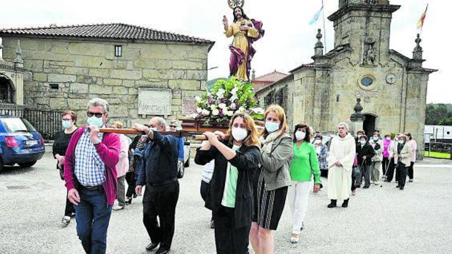 Procesión del Sagrado Corazón celebrada ayer en San Martiño de Vilaboa.   | // RAFA VÁZQUEZ