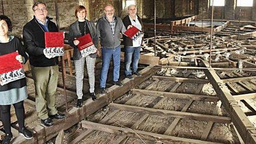 Rosa Clarena, Francesc Comas, Àngels Fusté, Joan Closas i Joan Morros, ahir a la coberta del teatre