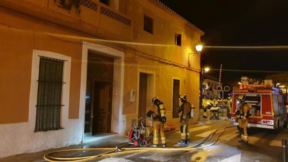 Dos atendidos por inhalación de humo en un incendio en Gata de Gorgos.