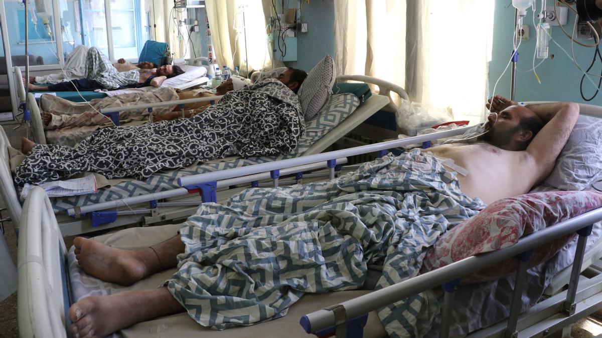 Heridos del doble atentado en el aeropuerto de Kabul reciben atención médica