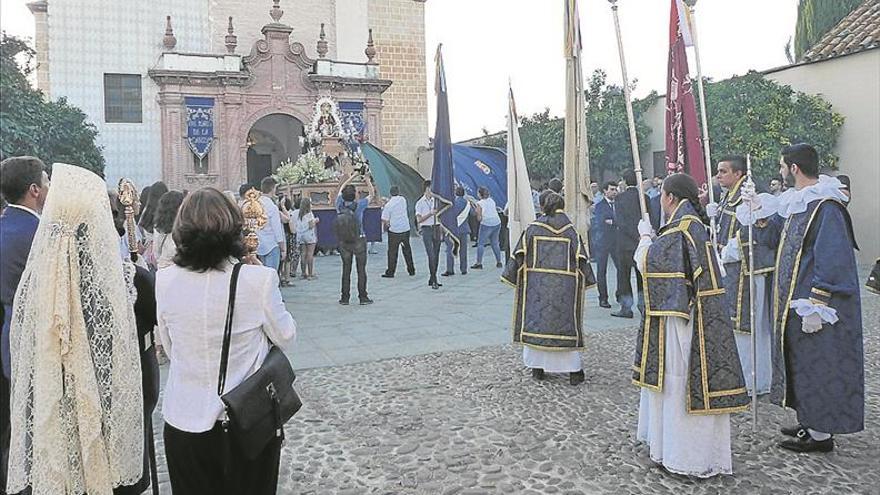 Brillante procesión de la Virgen de la Cabeza con itinerario patrimonial