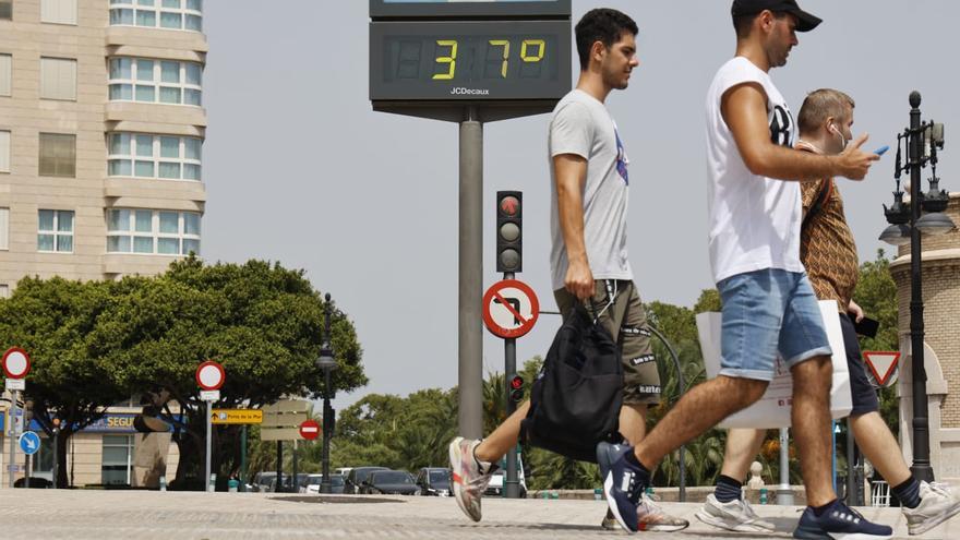 El calor asfixiante y el riesgo de tormentas en el interior hace saltar las alertas por reventones térmicos