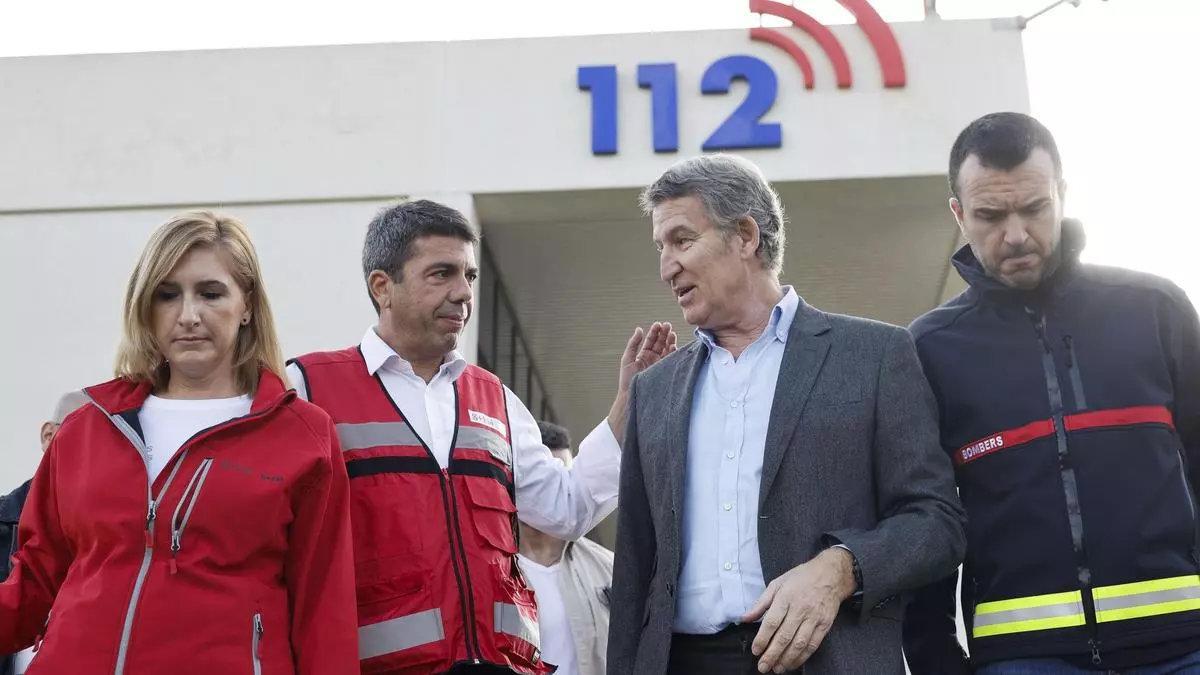 Salomé Pradas, Carlos Mazón y Alberto Núñez Feijóo, en el Cecopi de Valencia tras la DANA.