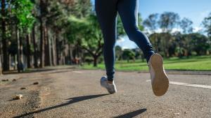 Una persona corriendo.