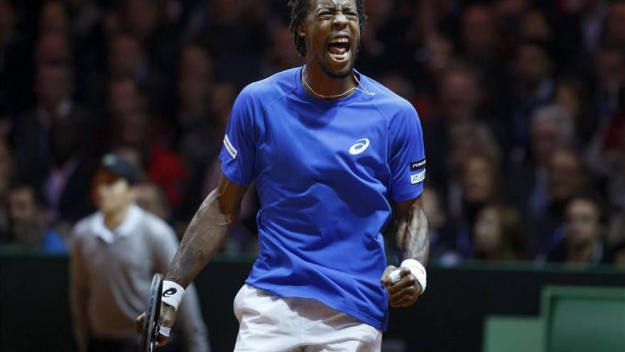 Monfils mantiene viva Francia tras derrotar a Federer