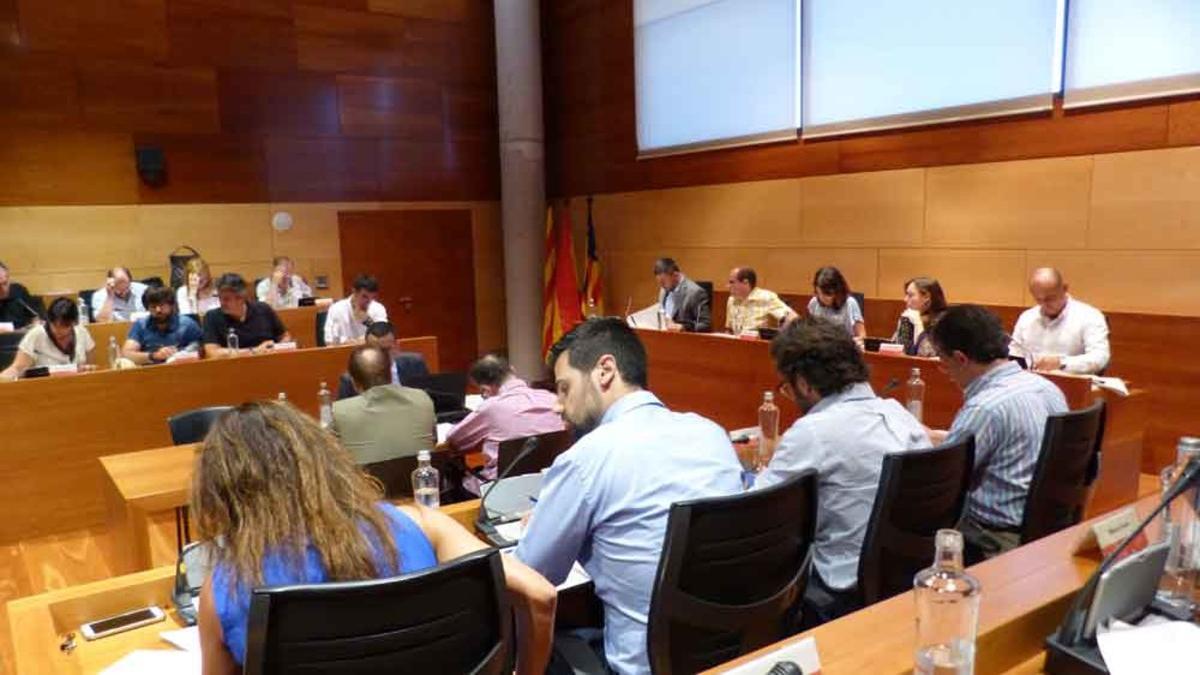 Imagen de una sesión plenaria del Ayuntamiento de Gavà