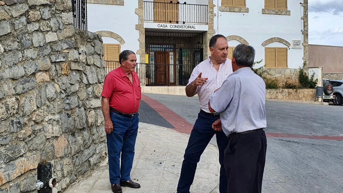 Salvador Aguilella, durante su visita a Sacañet.