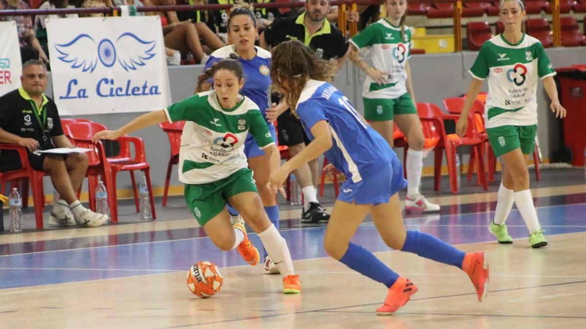 Lance del partido entre el Cajasur Deportivo Córdoba y el Xaloc Alicante.