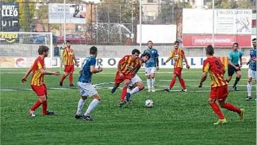 Acció ofensiva del Manlleu en el partit d&#039;ahir contra el Palamós.