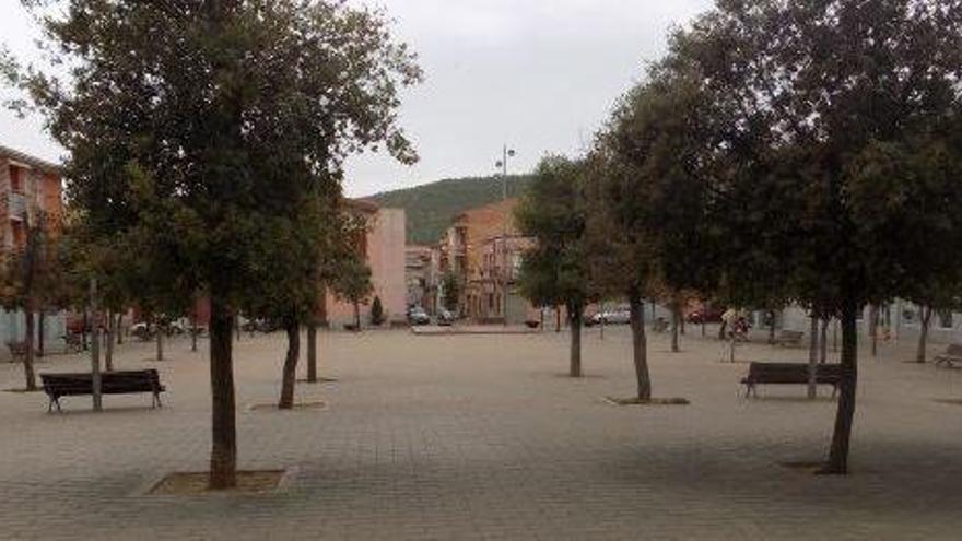 La plaça de la Mel de Balsareny una tarda de l&#039;última setmana d&#039;agost