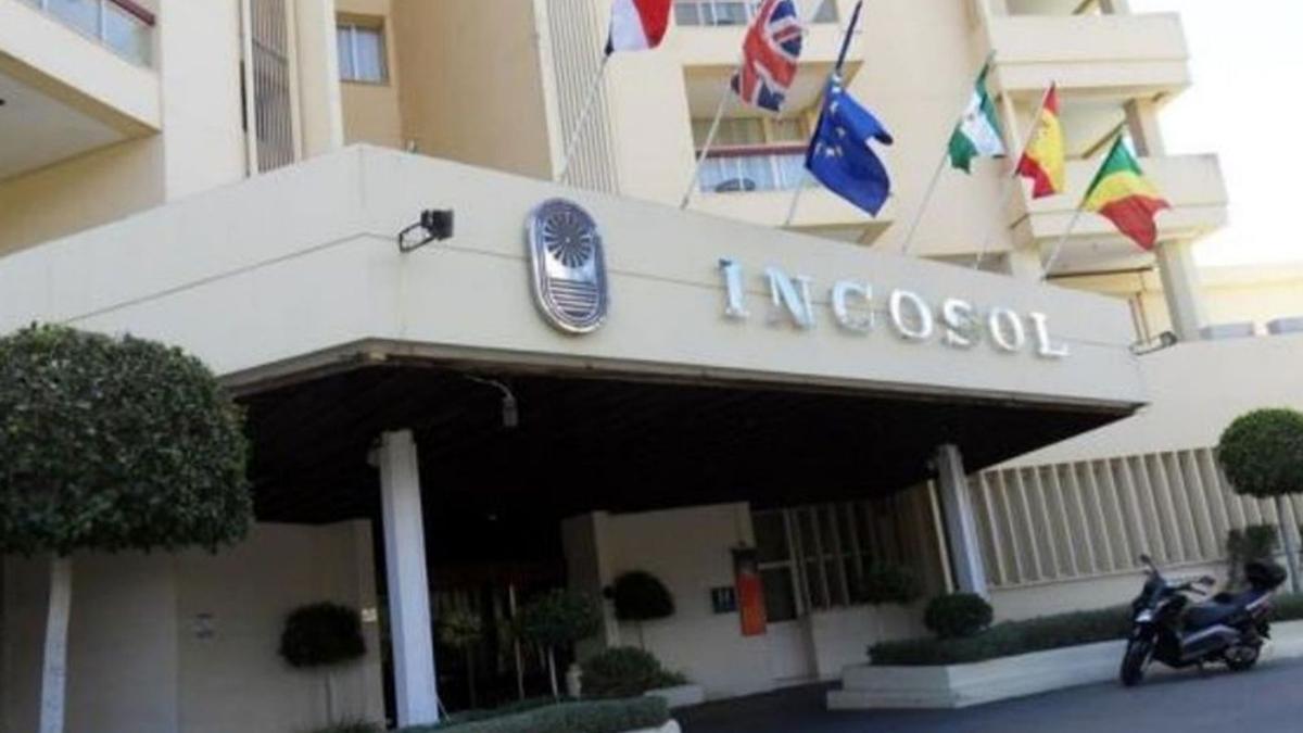 Acceso principal al hotel Incosol, abierto en 1973 y pionero del modelo de salud para turistas y visitantes.