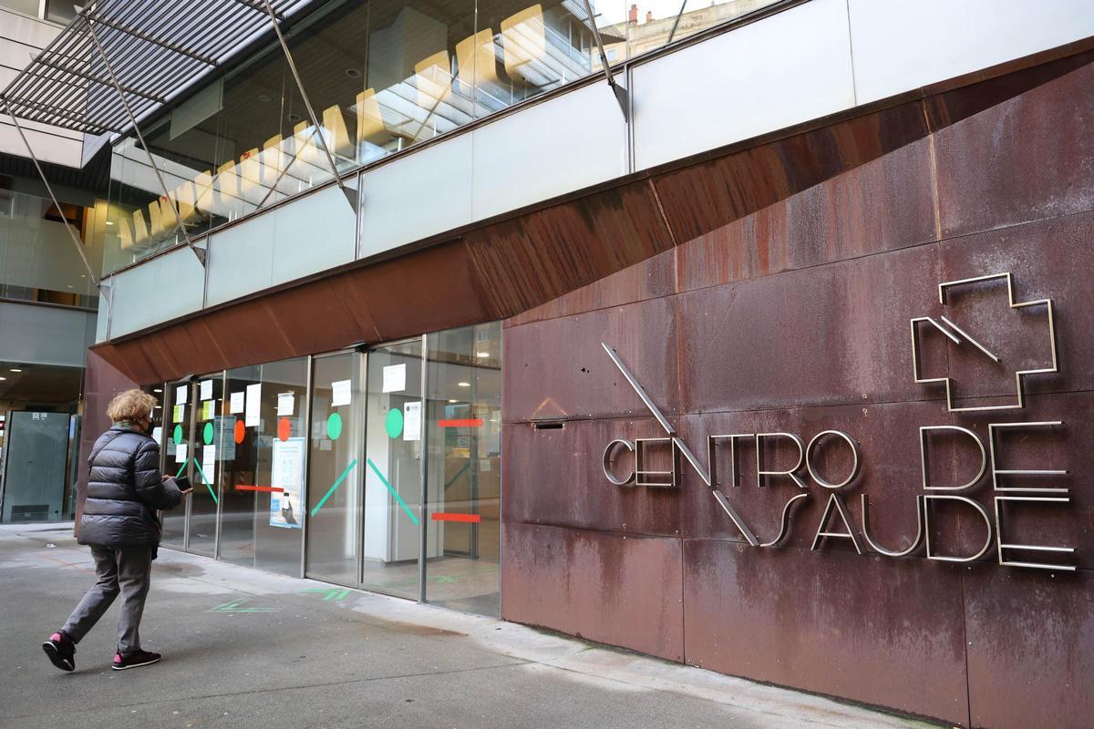 Acceso a un centro de salud en Vigo.