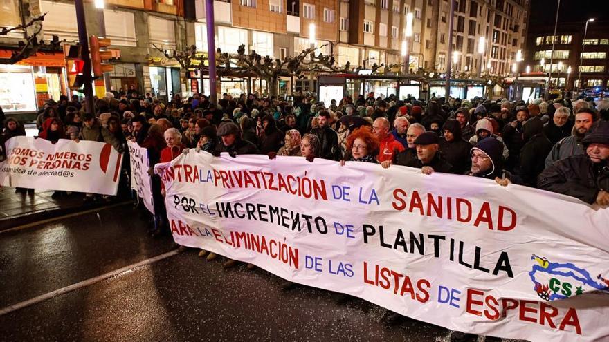 Cabeza de la manifestación, al inicio de la misma en la Plaza de El Humedal.