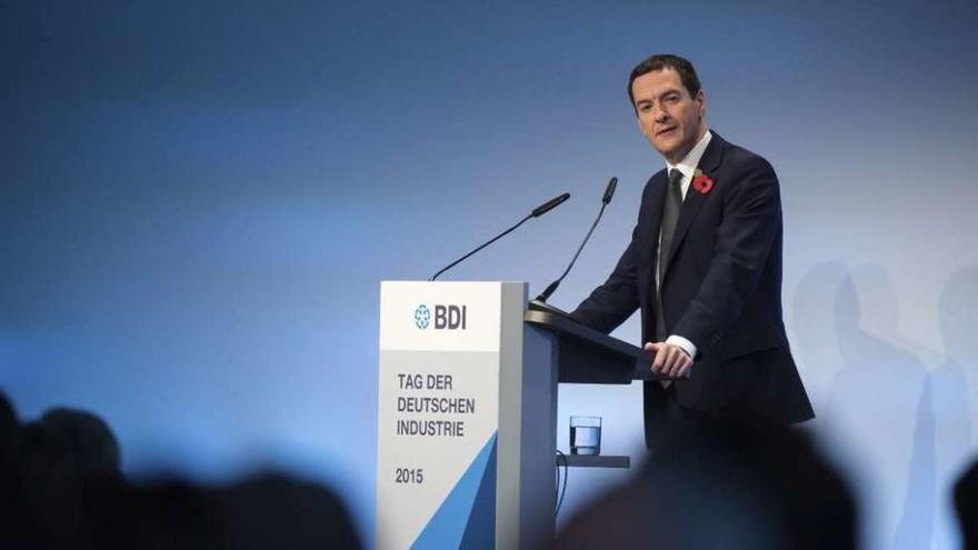 El ministro de Economía británico, George Osborne, durante su intervención de ayer en Berlín. // Efe