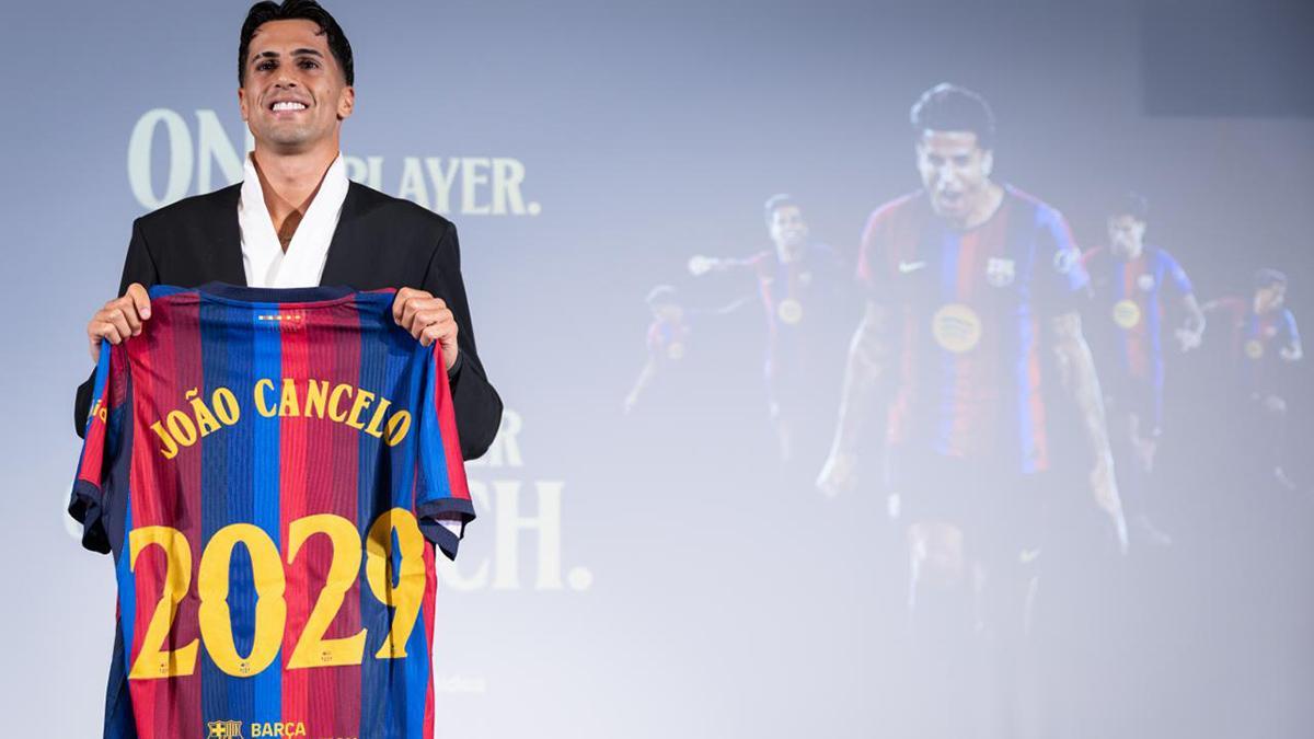 João Cancelo vuelve al Barça