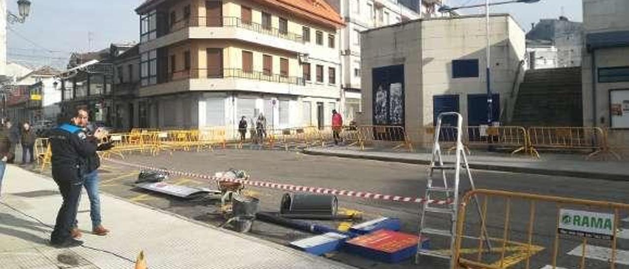 Las obras en la calle Fernández Vega comenzaron ayer. // D.P.