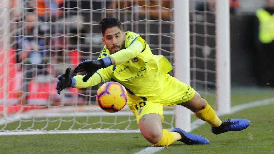 Roberto Santamaría, en un partido de la pasada temporada con el Huesca.