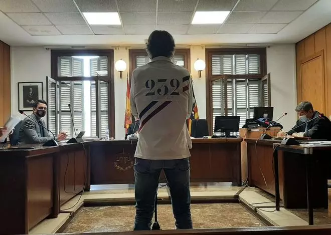 El fiscal pide tres años para el marido de Catalina Soler por arrollar a dos bañistas