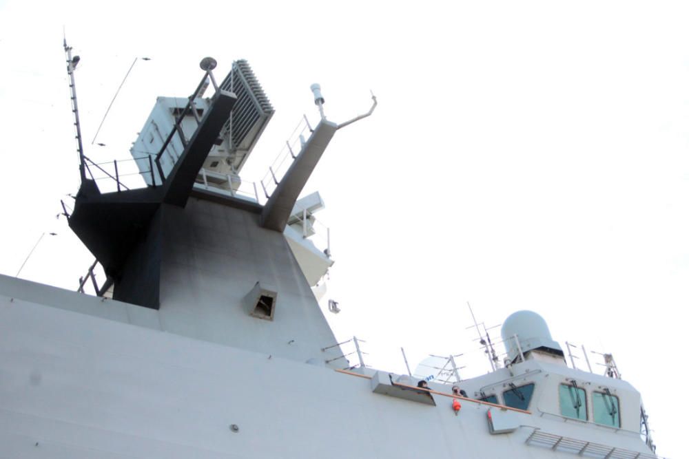 Buque de la Armada Juan Carlos I en la Marina de València