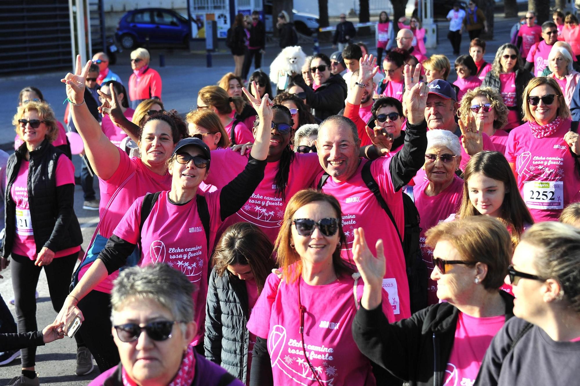 Una marea rosa imparable contra el cáncer de mama en Elche