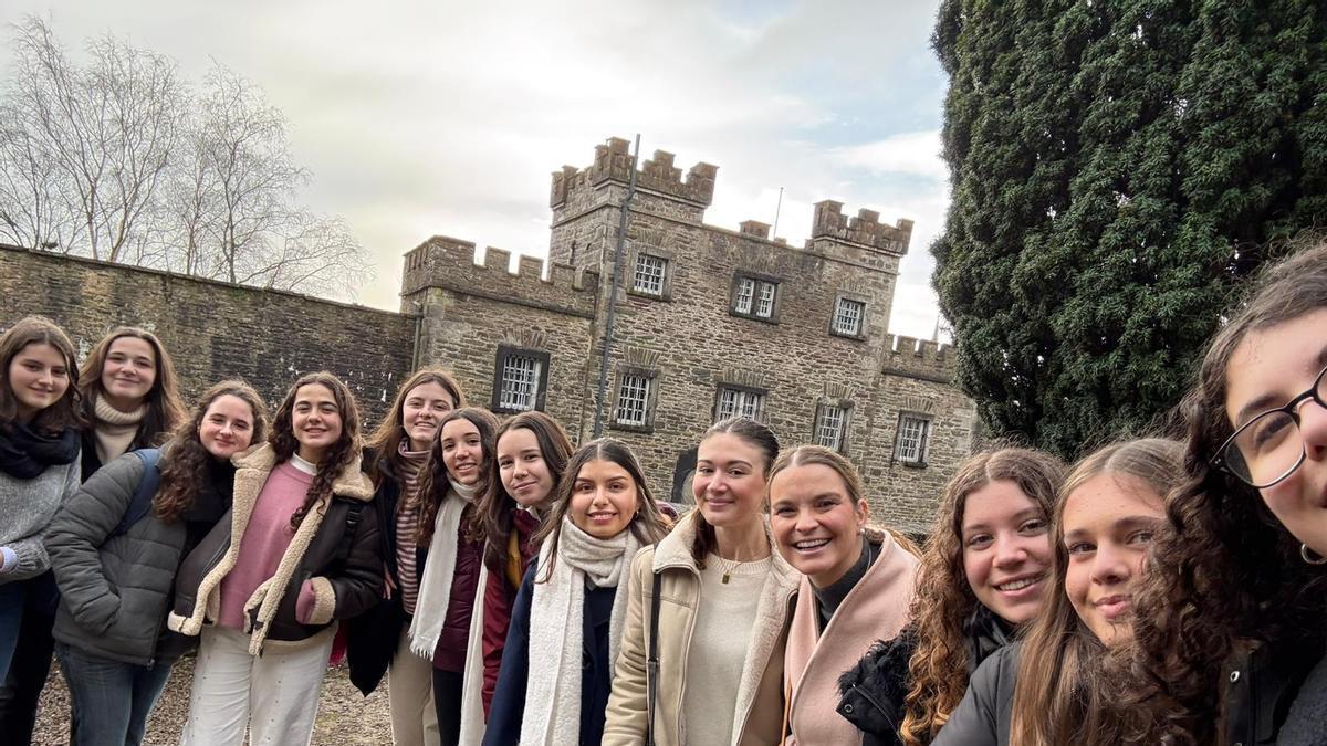 Prohens y Vera visitan a los alumnos becados en Irlanda